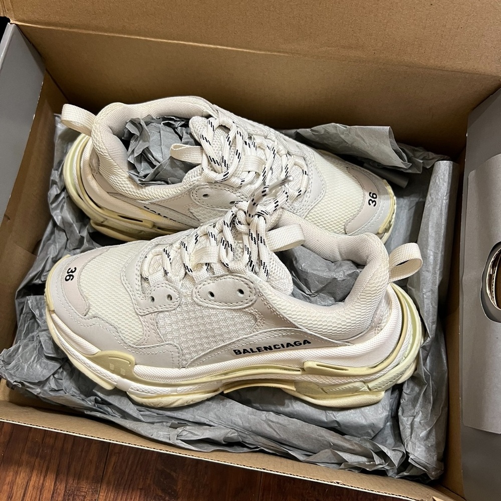 WOMEN'S TRIPLE S SNEAKER IN WHITE